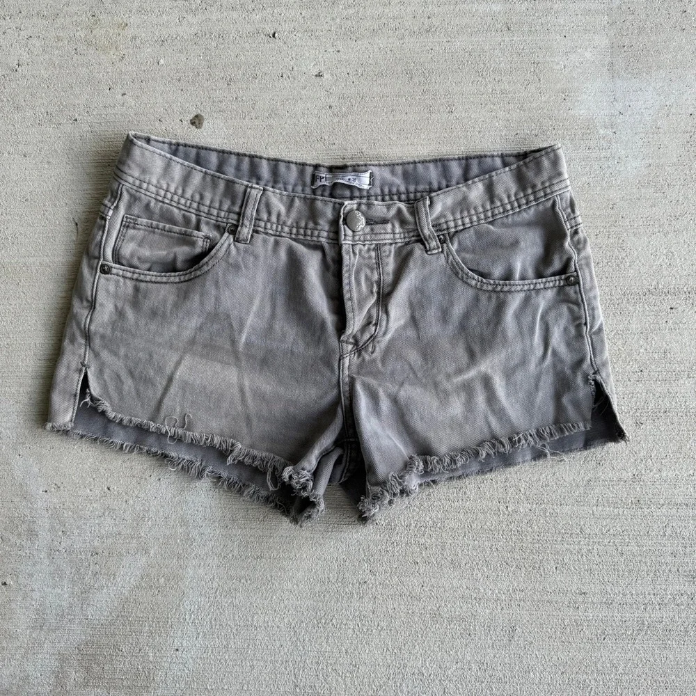 Free People FP Denim Grey Cut Off Shorts Women's Size 28 Button Fly Frayed Hem
